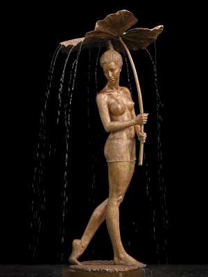Springbrunnen Frau mit Blatt aus Bronze von Malgorzata Chodakowska